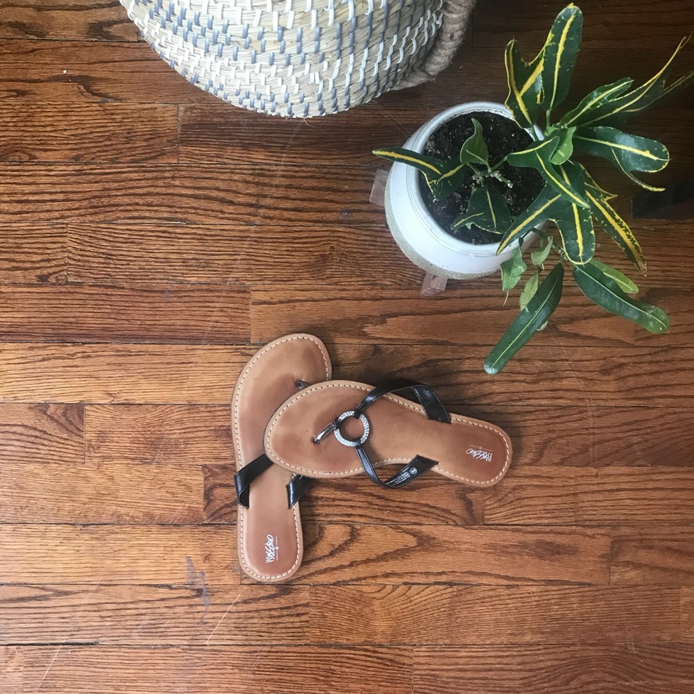 Leather sandals